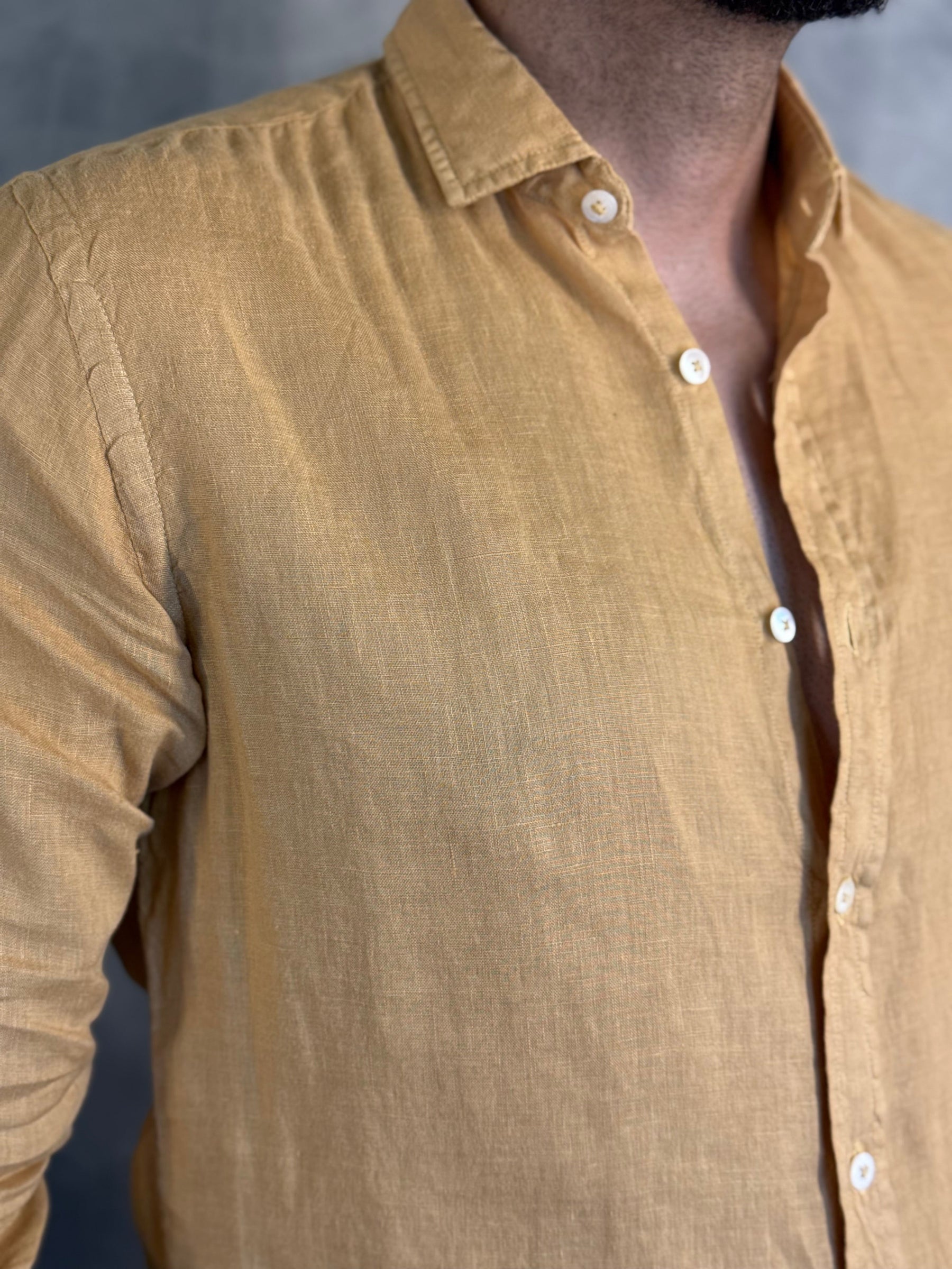 CAMISA M/L PURO LINHO PONTO H OCRE