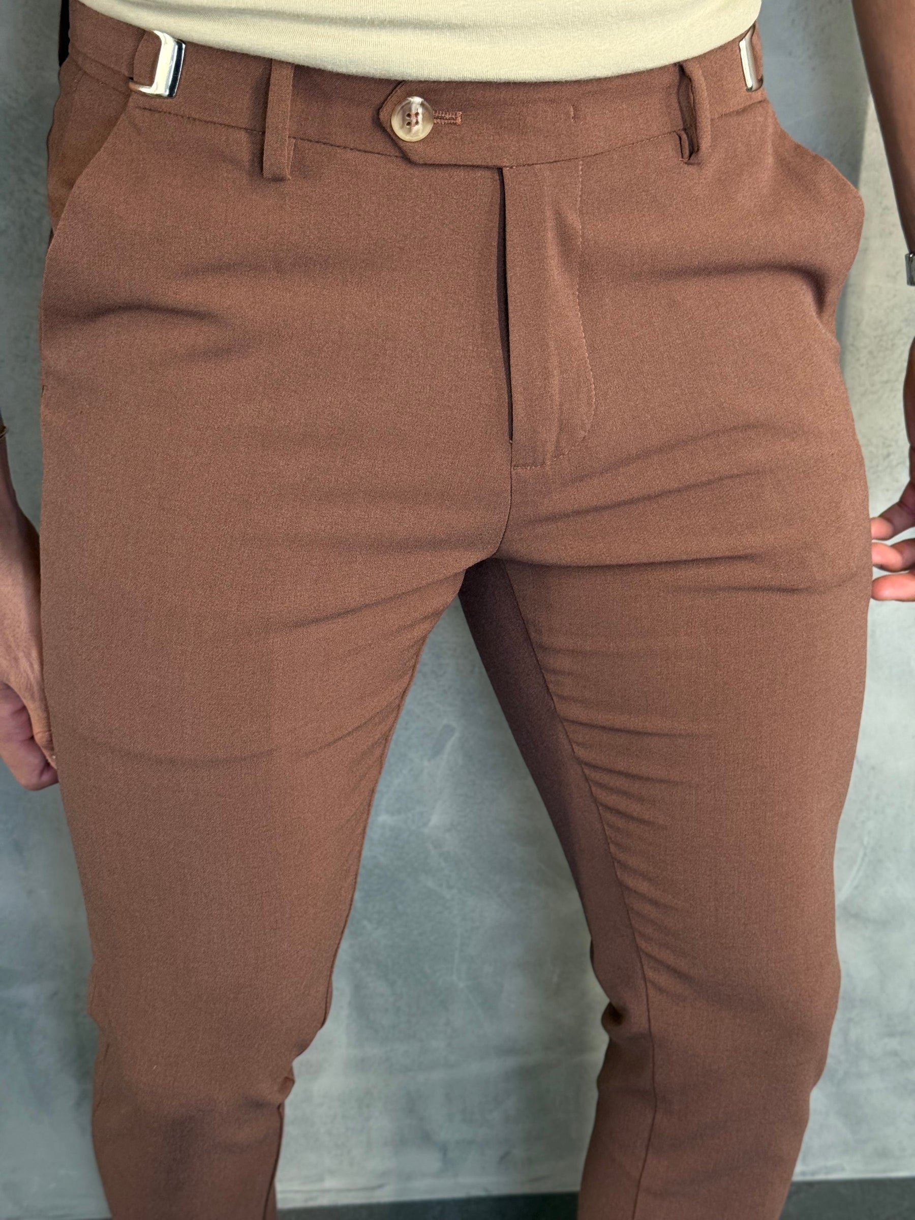 CALÇA ALF ATENAS AJUSTE FIVELA PONTO H CAFÉ