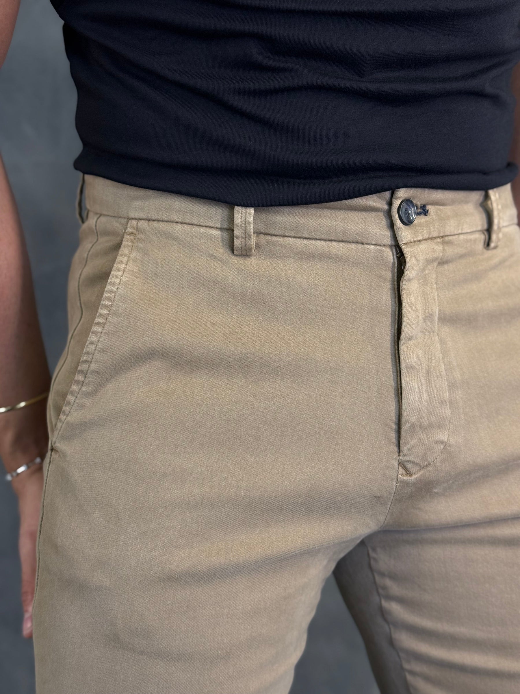 CALÇA ALF SARJA COMFORT SKINNY PONTO H OCRE