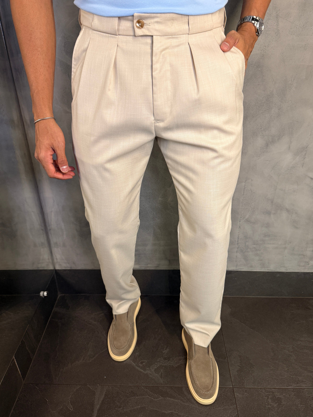 CALÇA ALF. RETA C/ PREGA PONTO H AREIA