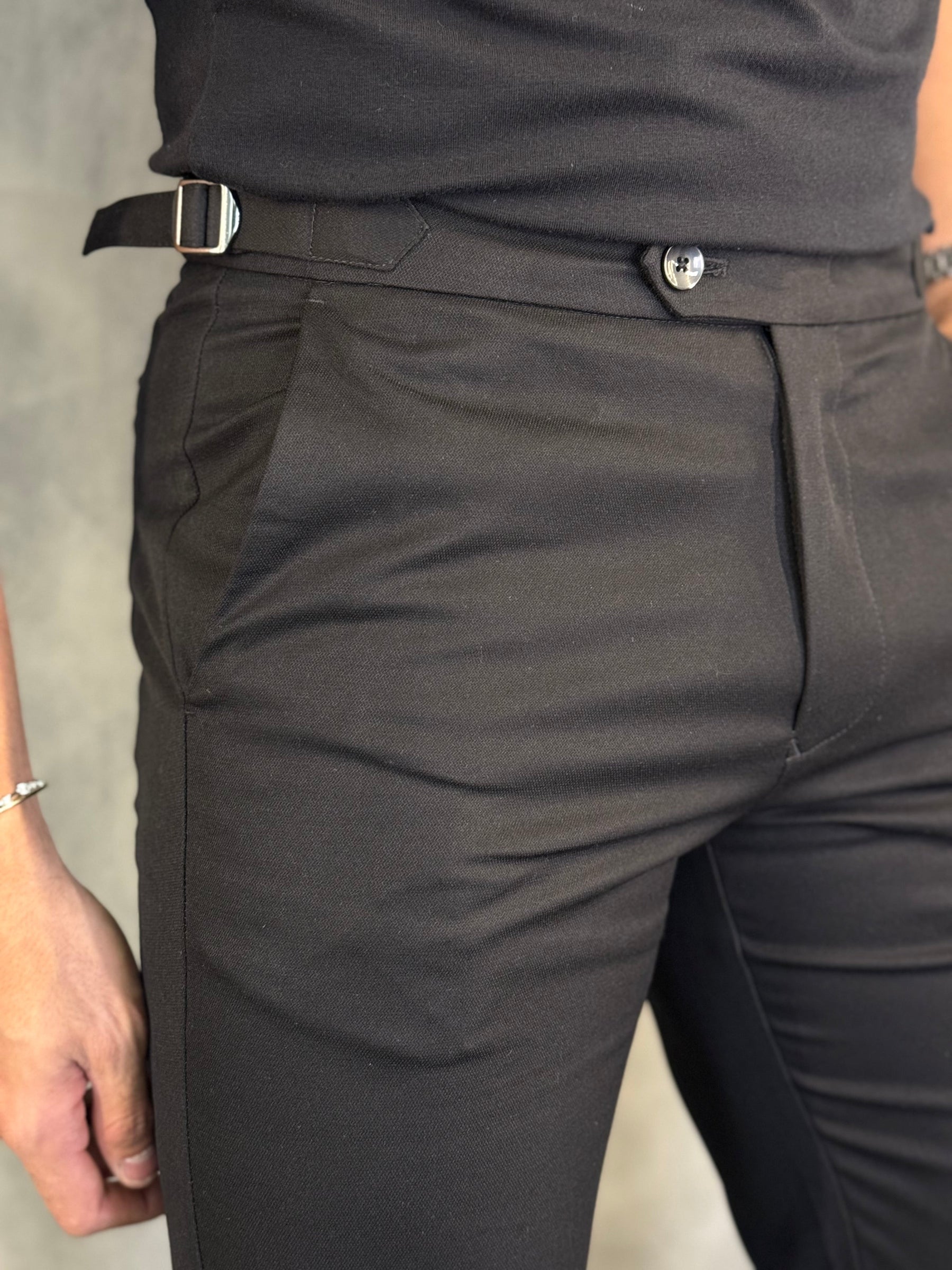 CALÇA ALF. MAQUINETADA SKINNY AJUSTE FIVELA PONTO H PRETO