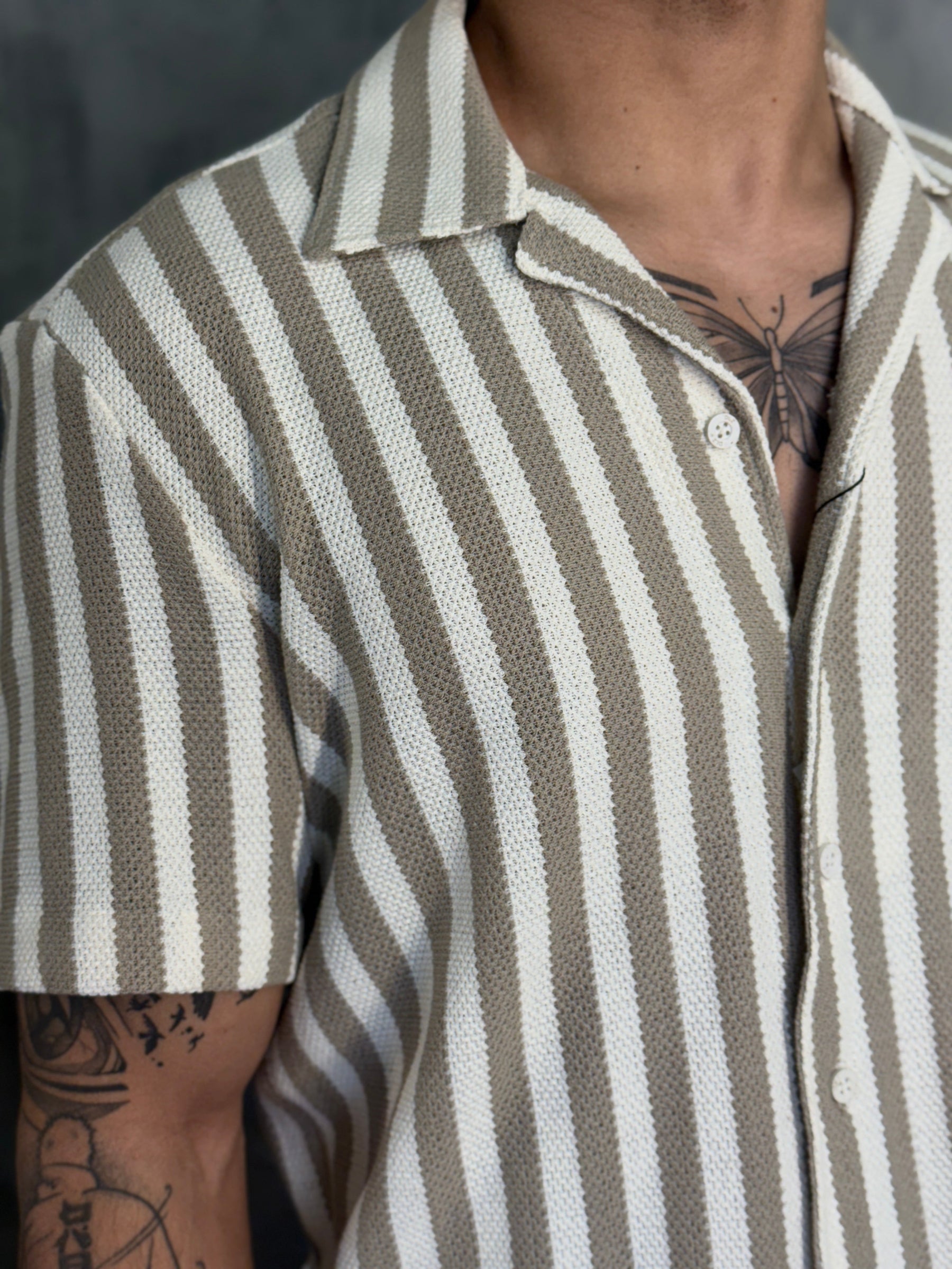 CAMISA M/C TRICOT CANELADA GOLA CUBANA PONTO H