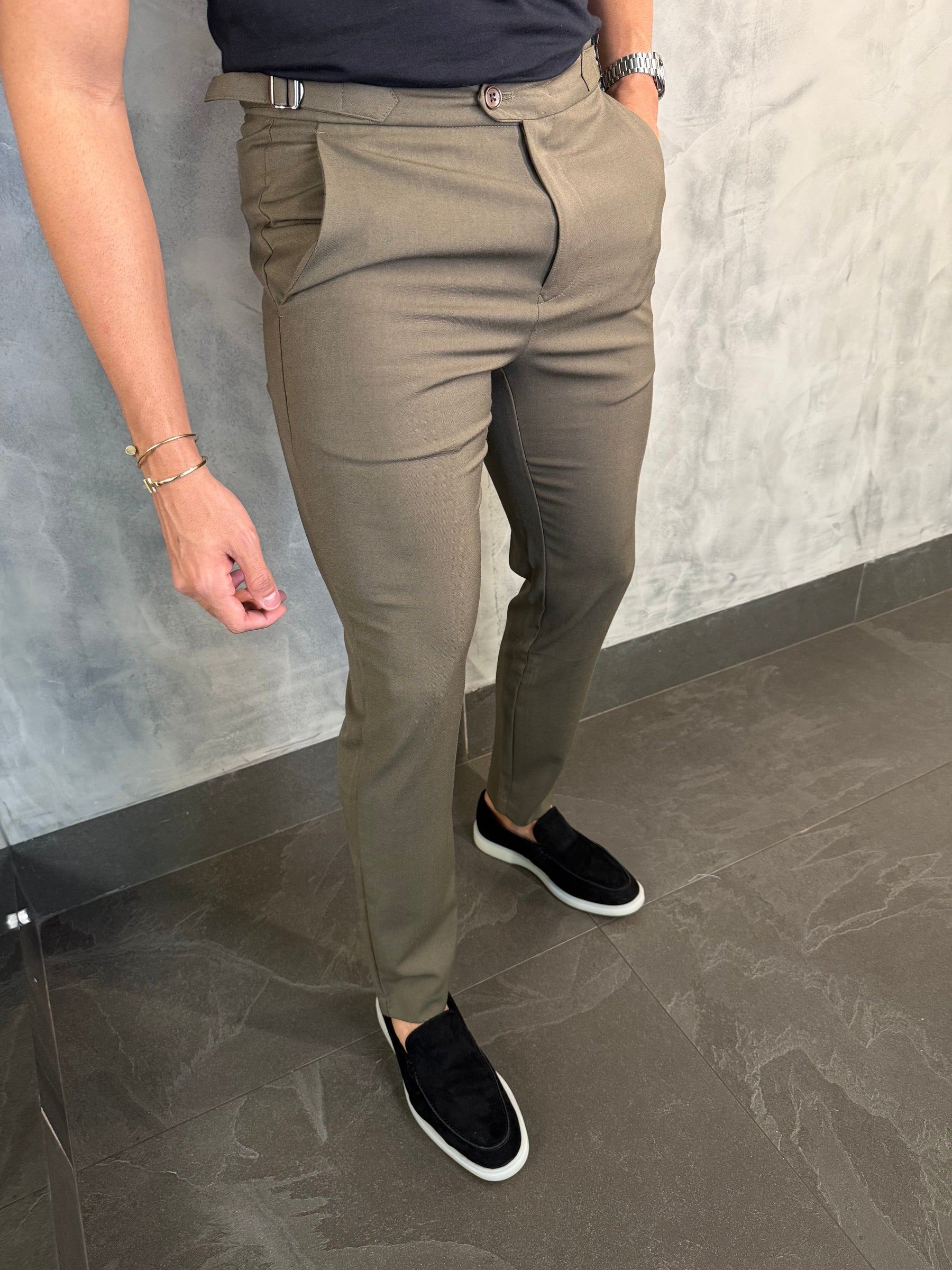 CALÇA ALF. SKINNY AJUSTE FIVELA PONTO H