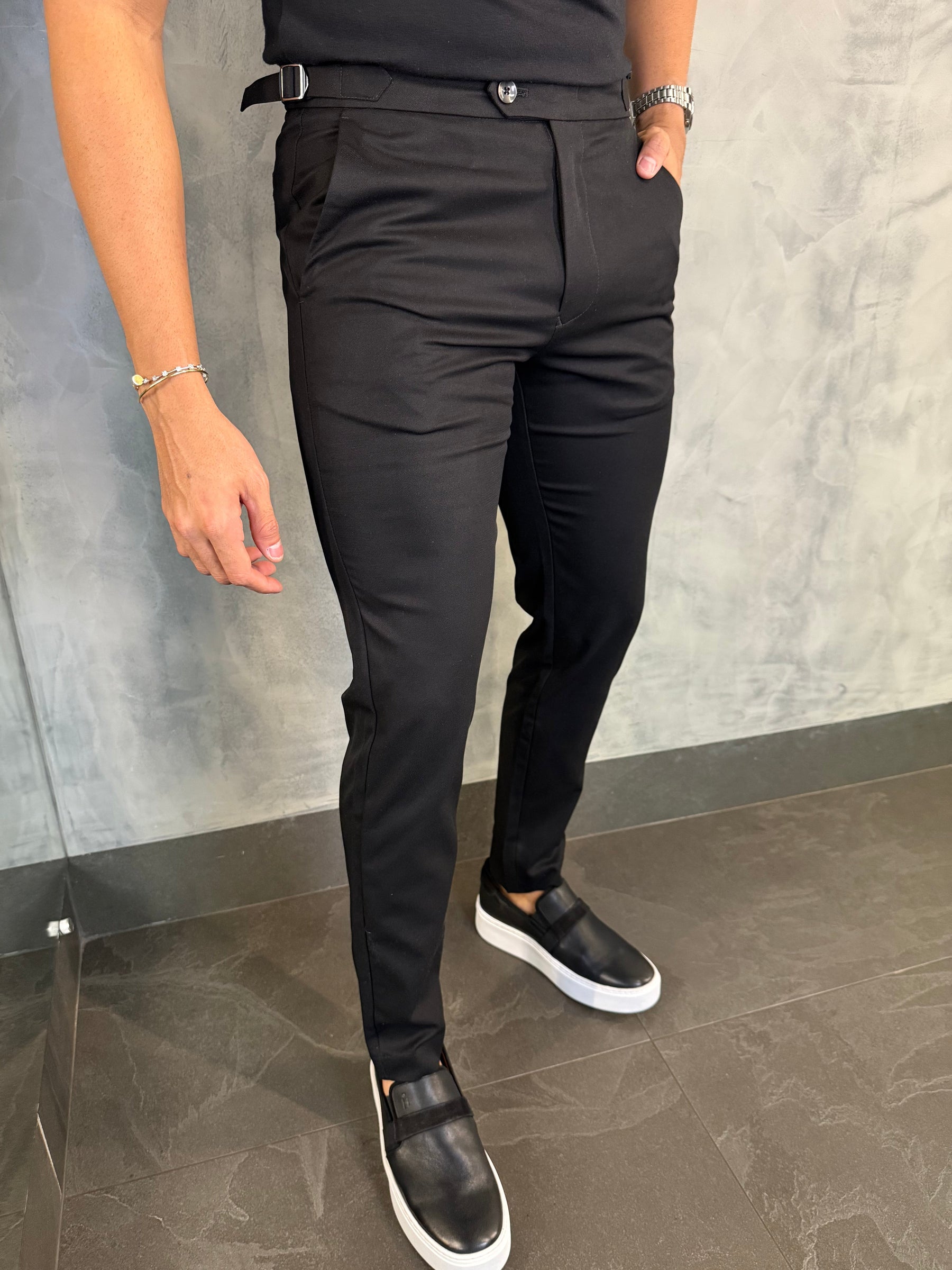 CALÇA ALF. MAQUINETADA SKINNY AJUSTE FIVELA PONTO H PRETO