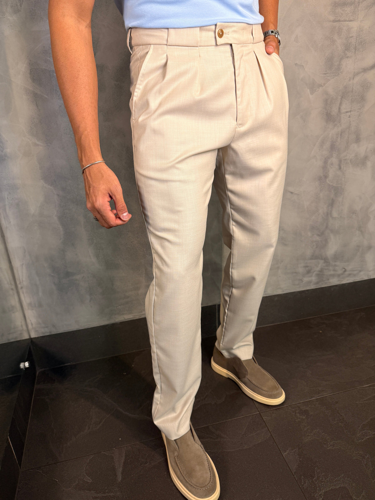 CALÇA ALF. RETA C/ PREGA PONTO H AREIA