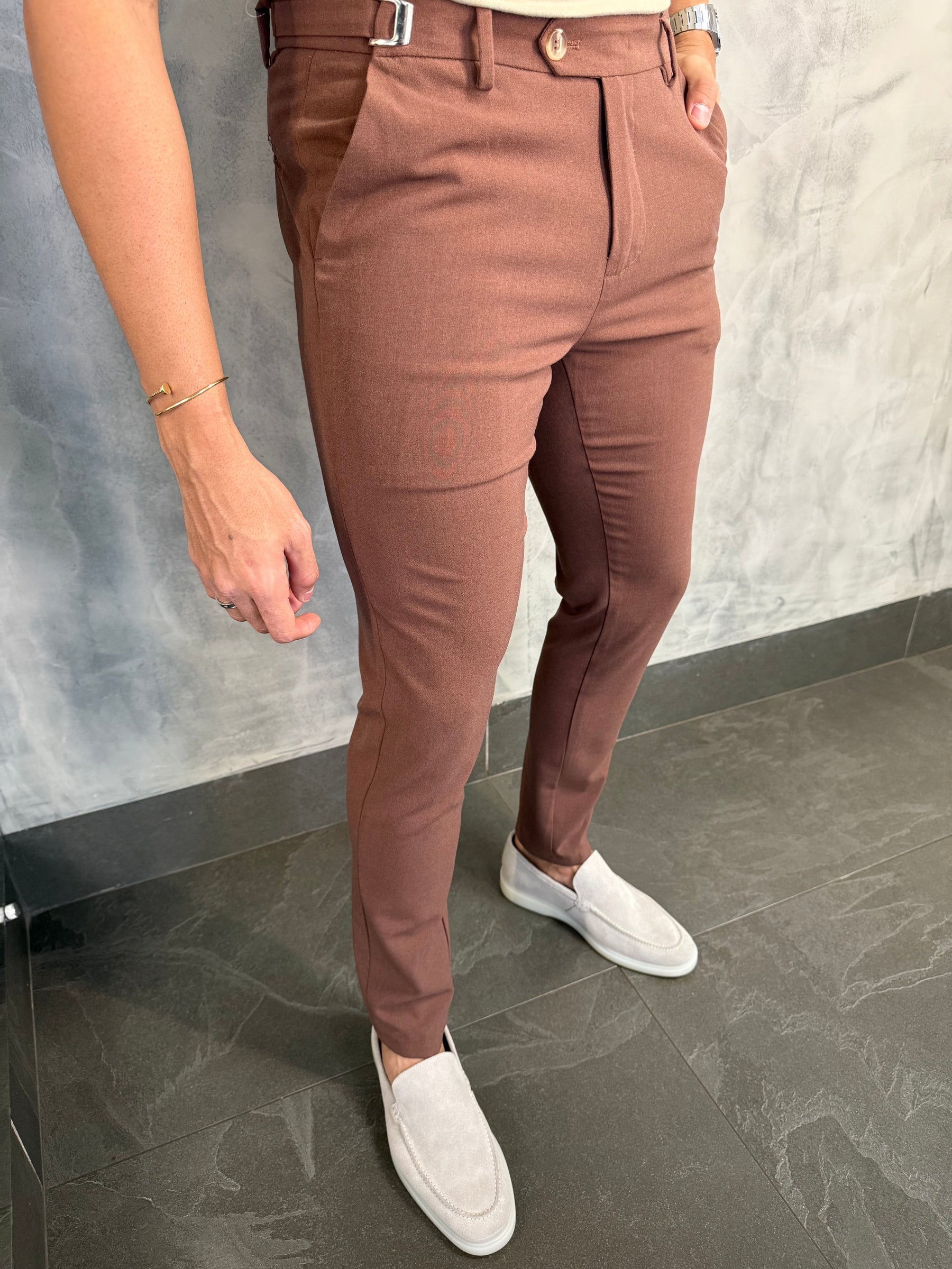 CALÇA ALF ATENAS AJUSTE FIVELA PONTO H CAFÉ