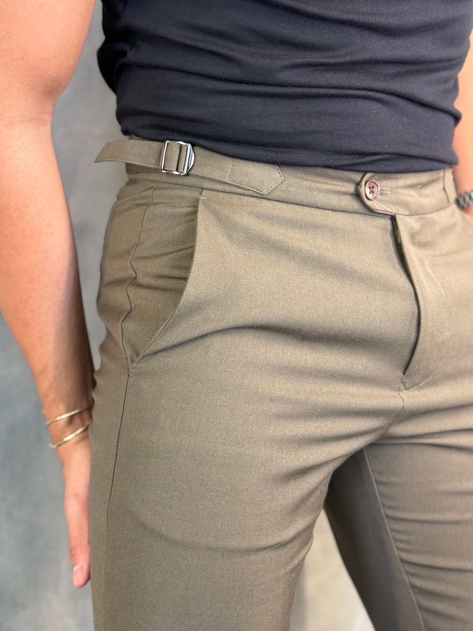 CALÇA ALF. SKINNY AJUSTE FIVELA PONTO H