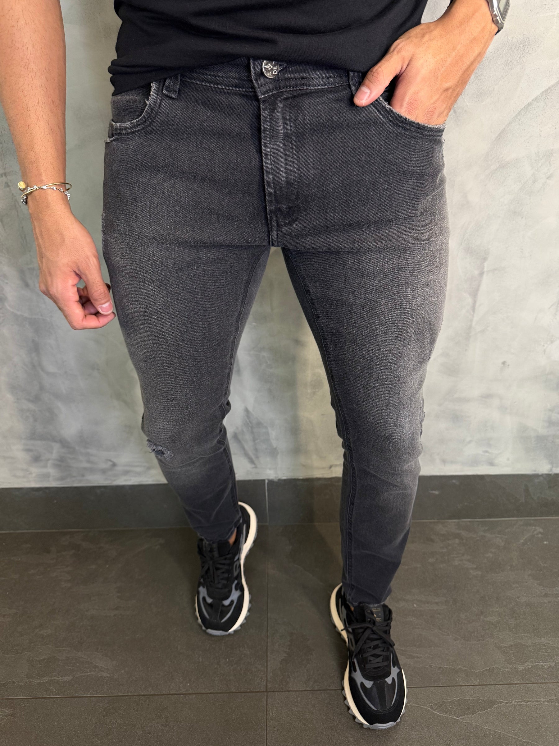 CALÇA JEANS SKINNY CROPPED FAKE DESTROYED DLZ CARVÃO