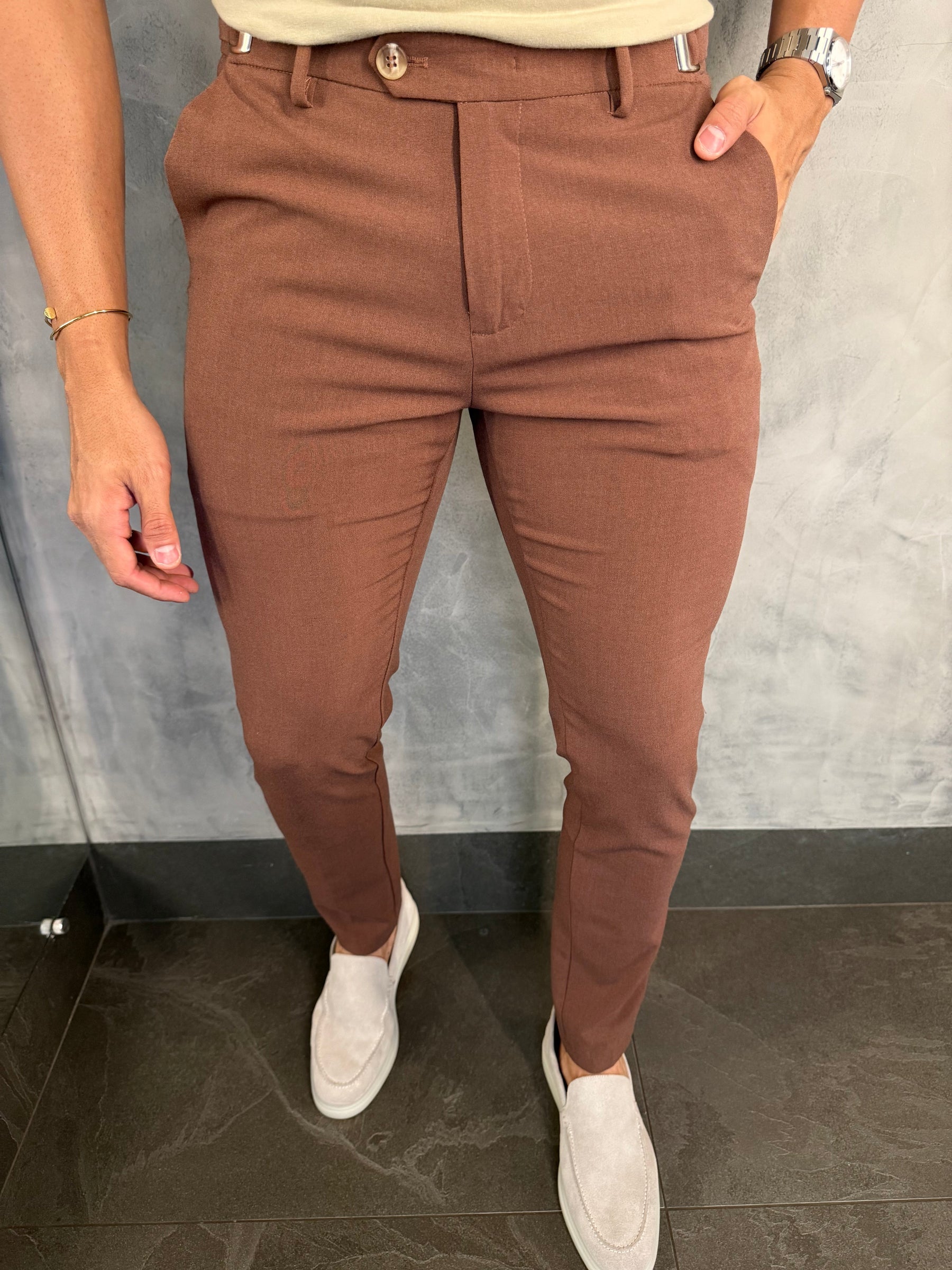 CALÇA ALF ATENAS AJUSTE FIVELA PONTO H CAFÉ