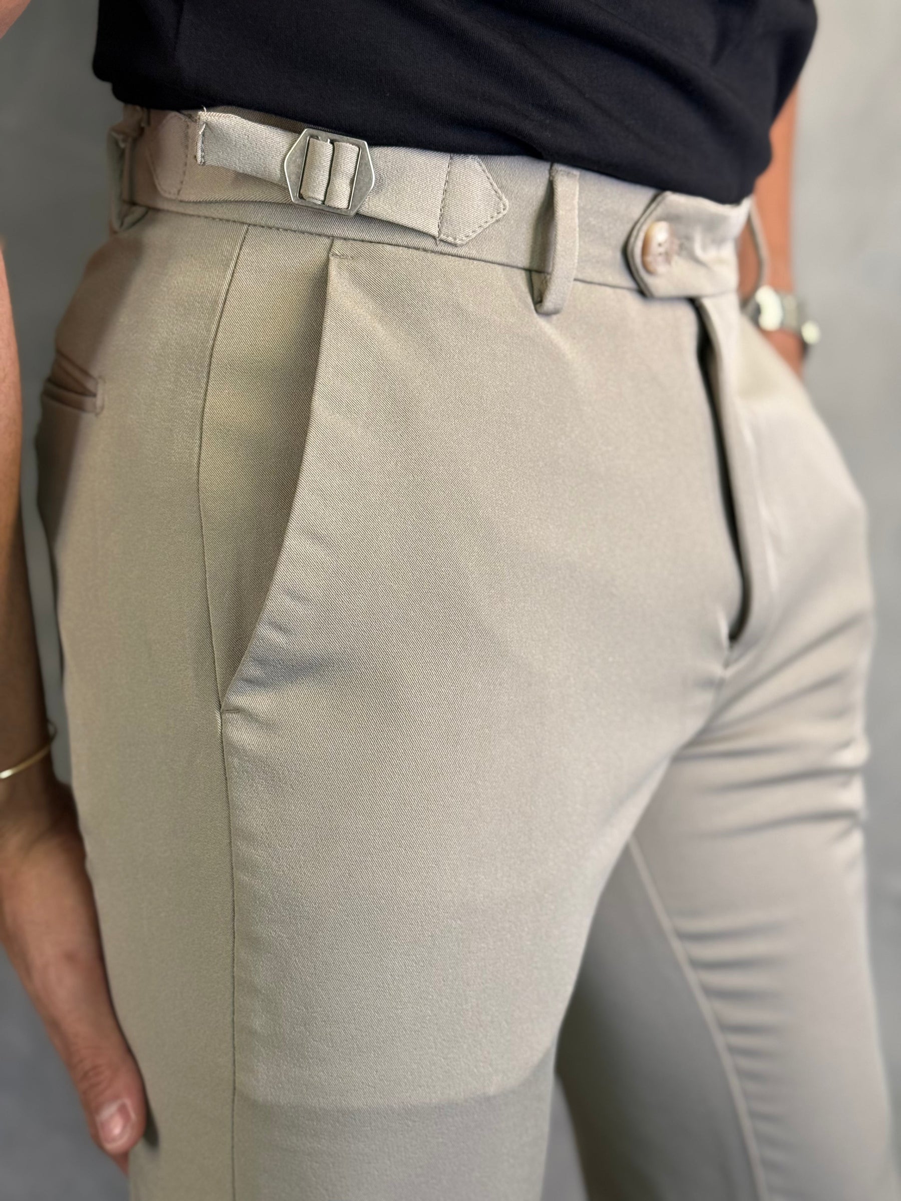CALÇA ALFAIATARIA VERONA AJUSTE LATERAL PONTO H KHAKI