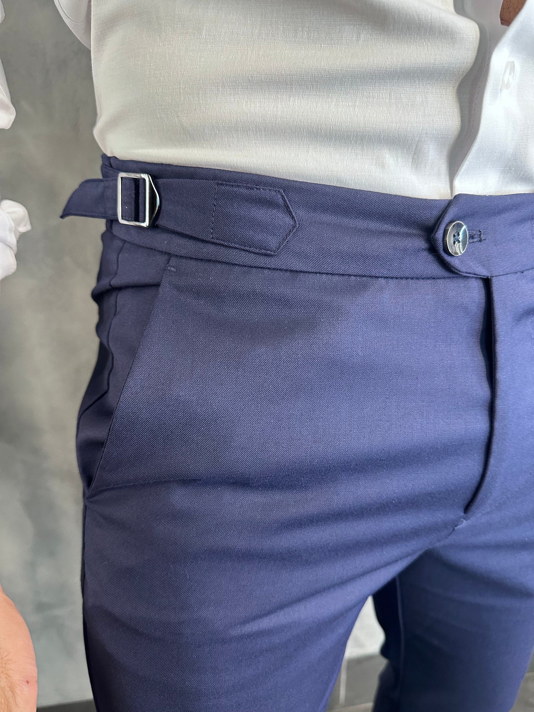 CALÇA ALF. SKINNY AJUSTE FIVELA PONTO H